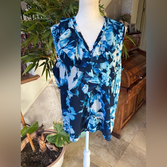 Karl Lagerfield, ladies XL sleeveless ruffled summertime blouse, excellent cond - Picture 11 of 14